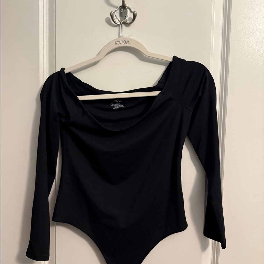 Nuuds Black Fitted off the shoulder Bodysuit size M